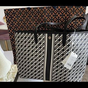 NWT Tory Birch black tote!!
